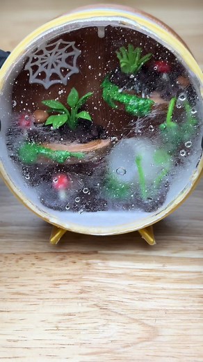 Making a mini spider terrarium with @Miniverse and a @Black Bayou Miniatures spider! 🕷️😍🥹 #miniversecreator #makeitmini #miniverse