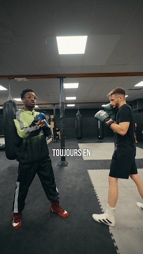 DRILL TECHNIQUE TOUJOURS EN Notre coach de Boxe anglaise vous apprends le Jab parfait et surtout son esquive Timing, vitesse et efficacité Rejoignez l'équipe de Boxe anglaise tous les mardi de 20h à 22h Et tous les jeudi 18h à 20h À demain en forme OSS #boxe #boxing #drills #boxingworkout | La Cage - Coaching