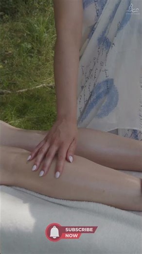 🌿 Jessica bei einer ruhigen Massage auf der Blumenwiese | Outdoor ASMR 🌼🌬️