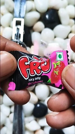 फ्रू स्ट्रबेरी टॉफी फुल मजा #jelly #strawberry #unpacking #candy_sweets