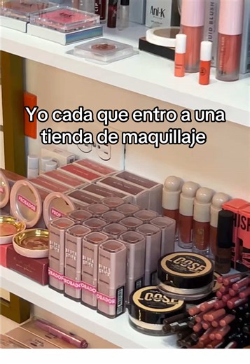¿Quién más se siente así al comprar maquillaje?