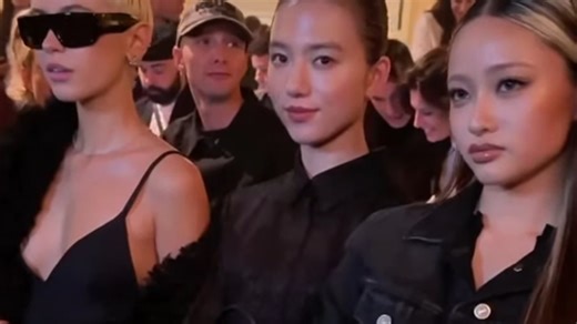 HANA女团Yuri参加米兰秋冬时装秀 (P9)