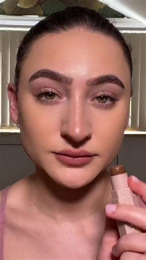 Expert Face Brush for Easy Contour Application