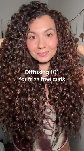 Diffusing 101 for Frizz-Free Curls