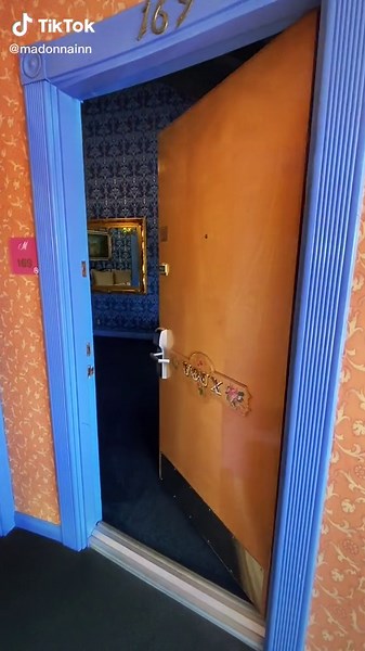 Exploring the Dreamy Round Room at Madonna Inn