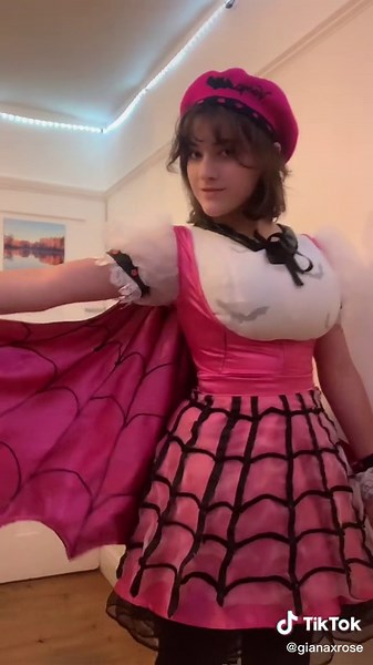 Making Draculaura's Haunt Couture Cosplay: Sewing Tutorial