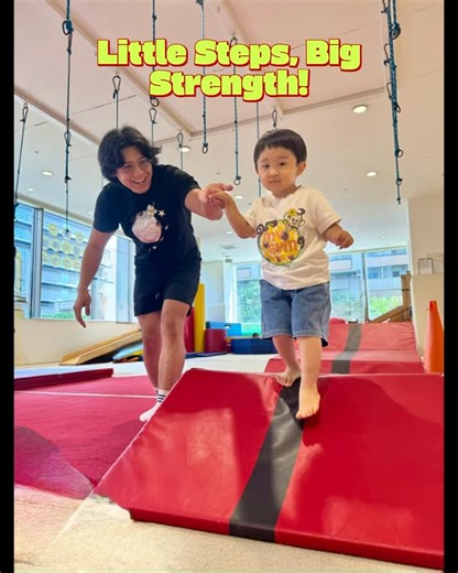 My Gym Shinagawa on Instagram: "Give your child the gift of strength and confidence that last a lifetime. 🌟💪 Our programs are thoughtfully designed to support physical development and coordination. Jump, climb, roll, and play — the adventure starts here at My Gym Shinagawa! 「強さ」と「自信」を身につけよう🌟💪 My Gymでは、身体の発達や運動能力をサポートするプログラムをご用意しています。ジャンプして、登って、転がって、遊んで——楽しみながらぐんぐん成長！✨ ———————————————— 📌是非、皆さんのMyGymでの体験は 【#マイジムジャパン 】を付けて投稿してくださいね！ 💡MyGymからのお知らせや各校の様子は 【 #mygym_japan_official 】でチェック！ 📞 プロフィ