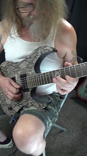 Layla Riff by Eric Clapton (Link for tabs in the comment section!) - - - - - - #EricClapton #Layla #GuitarRiff #GuitarTutorial #MusicPerformance #Shorts #GuitarPlaying #ClassicRock #Guitarists #GuitarTechniques #MusicEducation | Guitar Control