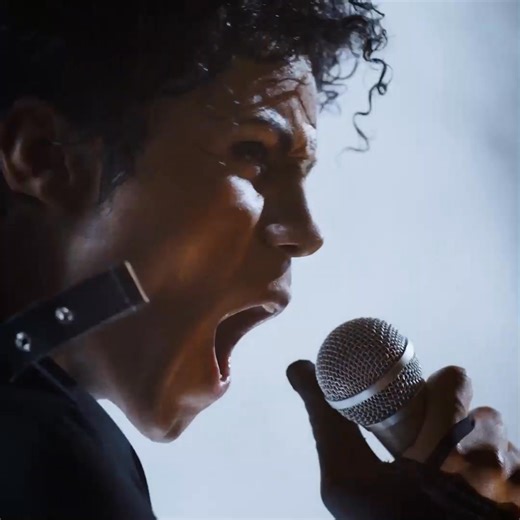 El Rey del Pop vuelve a la pantalla grande 🎤✨ MICHAEL, la esperada película biográfica, recorre la vida de Michael Jackson desde sus inicios en The Jackson 5 hasta convertirse en el artista más influyente de todos los tiempos🔥 ¿Sabías que el protagonista es Jaafar Jackson, el sobrino de Michael Jackson? 🎶Esta producción promete mostrar tanto el genio musical como el lado más humano del ícono global Llegará a Cinépolis este año 🎬🍿 #CinépolisChile #Michael #MichaelJackson | Cinépolis Chile