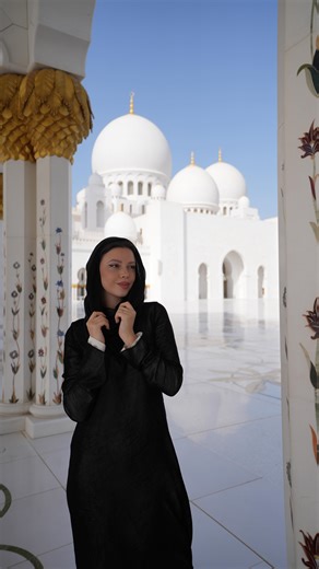 📍Sheikh Zayed Grand Mosque, a true must-see in Abu Dhabi Opened in 2007 and still one of the most impressive places in the UAE Make sure to follow the dress code strictly when visiting. 📌Follow @niscovcarmen for more travel inspo @holidayoffice.ro #abudhabi . . . Sheikh Zayed Grand Mosque Abu Dhabi UAE mosque architecture white marble travel Middle East must see Abu Dhabi landmarks Islamic architecture mosque visit travel inspiration | Carmen Nișcov