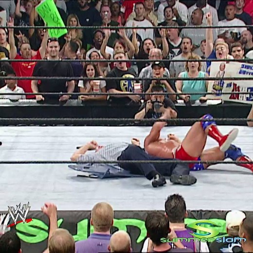 It was a SOLD OUT bonanza at WWE SummerSlam 2003! | WWE SummerSlam