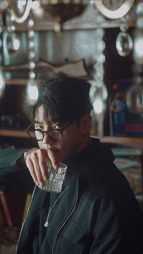 오새봄 / Oh Sae Bom on Instagram: "What do you think?🤣 : 저랑 똑같은 사람들은 손!🙋🏻‍♂️ ps. 당분간 샤인머스켓은 안먹어도…될정도.."