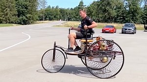 Mercedes-Benz Enthusiast Drives the First Car Designed by Carl Benz in 1885