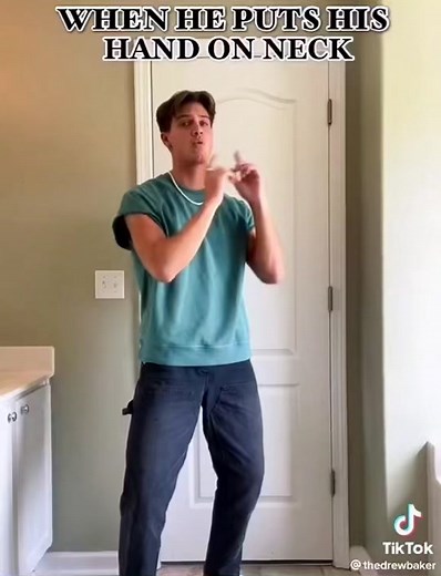 Ben Shapiro’s hand-behind-the-neck look never fails 🥵 Inspired by @Drew Baker #benshapiro #poseideas #benshapiroishot #handonneck #modelingtips #onlyinmycalvins #PringlesCanHands