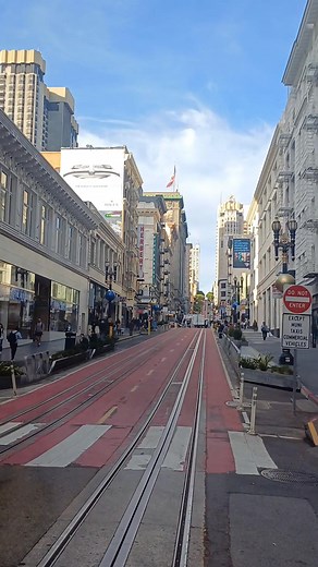 Riding a Powell cable car never gets old - bell ringing, hills rising, and the city opening up beneath you. 🌉✨ Fresh breeze, classic views, pure San Francisco magic. 🚋💛 #SanFrancisco #CableCar #PowellStreet #OnlyInSF #TravelCalifornia #CityByTheBay | Simply Overview