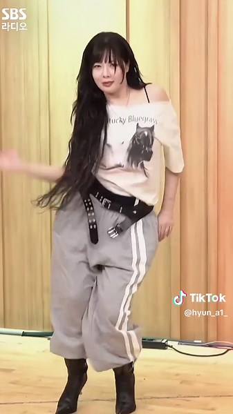 Mrs. Nail Fancam Featuring HyunA's Comeback