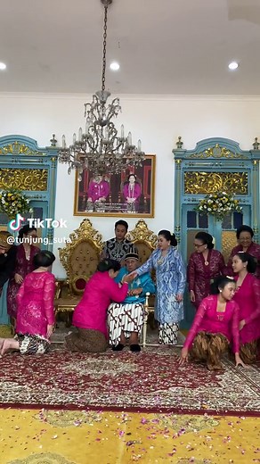 long live the King 👑 #karaton #kasunanansurakarta #surakarta_hadiningrat #empire #kingdom #monarch #king #oldmoney #jawapride