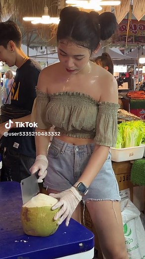 Amazing Coconut Cutting Skills by a Thai Street Food Star