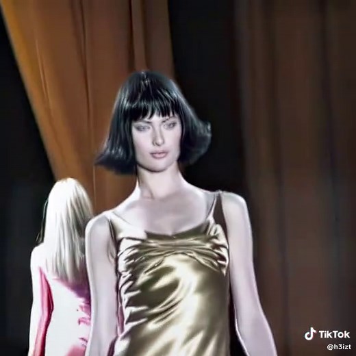 Mesmerizing 90s Runway Moments Featuring Shalom Harlow