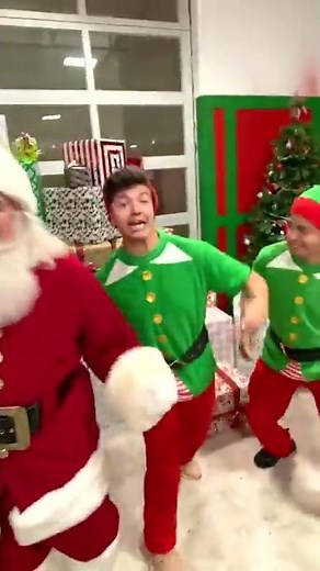 Santa do be hittin different this year...