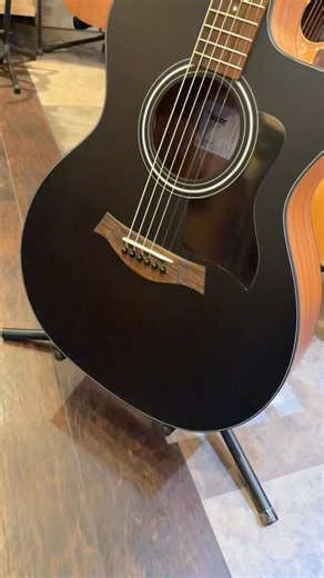 【日本限定カラー！】『TAYLOR 114ce Blacktop Japan Limited』テイラーの人気機種・「114ce」の日本限定カラー、ブラック・トップが再入荷！艶消しのサテン・フィニッシュと精悍なブラックカラーがシブかっこいい！あまりにも人気すぎて入荷してはすぐ売れていきます😇
