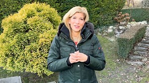 A januári óra nagy sikere után februárban is élvezhetjük a vendég oktatóm, Tarnay Zsuzsi, aki "arcfitnesz" edzését🤩! Zsuzsanna Tarnay https://video.beresalexandra.hu/edzes/19ZAMG/8547/240215-arcfitnesz-02 Időpont: 02.15. (18:00) Ha még nem hallottál róla, azt mondhatom: nagyjából azt teszi az arcoddal, amit a rendszeres edzés a testeddel. Feszesebbé, fiatalosabbá, ragyogóbbá válik tőle az arc, miközben persze jókedvre derít. Érdemes foglalkozni a témával, mert 40 felett arcizmaink sorvadni kezd