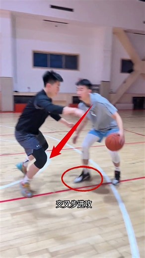 77终于来了！卢卡东契奇跨下进攻逻辑！调动防守攻击前脚让你不靠速度也能轻松过人！过人技巧篮球教学东契奇实战篮球刘傲
