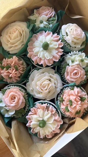 These colors 😍! https://bakesy.shop/b/flour-fern #homebakery #cupcakes #boquet #smallbuisness | Flour and Fern NWA