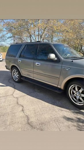 1999 Ford Expedition Eddie Bauer Edition V8 No mechanical problems! Runs excellent! 20” Rims w/ anti theft lock lug nuts Tow hitch! Ice cold air Hot heat Bluetooth radio New tires! Fresh oil change! Clear title in hand $5000 Irondale Alabama/ Meridian MS Crossposted 601-816-9 seven seven seven | Summer Hutchison | Facebook