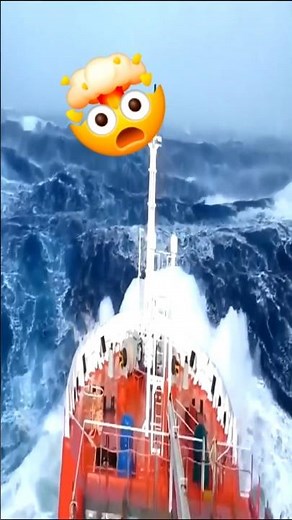 SHIP vs KILLER WAVES in HURRICANE! 🤯 🚢 #usa