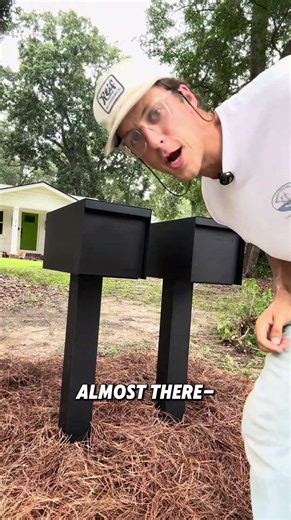 He Surprised His Neighbor With a New Mailbox. 2 Thumbs Up!