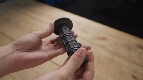 RUTU 7/8" 22mm Motorcycle Handlebar Grips Universal Anti-Slip Rubber Grips for WRF YZF KXF KLX 50cc 70cc 110cc Motorcycle Pit Bike, Anti-Slip Dirt Bike Grips Black