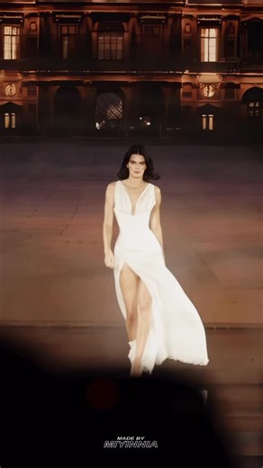 MiYinNiA on Instagram: "Kendall Jenner on the #L’Oréal Paris runway, She‘s so beautiful！#kendalljenner"