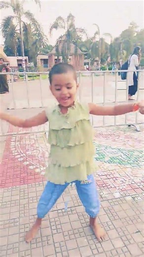 phulo ki malka hai#trending #viral #cutebaby #dance ♥️♥️ #viralmoment 🌸💜🌷♥️🌹❤️