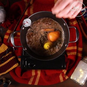 This Harry Potter Inspired Butter Beer Looks Magical! 🍺✨ Check Out This Video & Many More On Our Youtube Channel! 👇 https://www.youtube.com/watch?v=mYFiZCJVEDg | Love Food