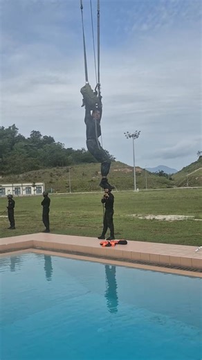 Práctica descenso sobre el agua 🪂🌊#paracaidismo #paracaidista #descenso #parachidro #militar #plazaaparatos | 𝓜𝓲𝓰𝓾𝓮𝓵 𝓪𝓷𝓰𝓮𝓵 𝓶𝓸𝓻𝓮𝓷𝓸
