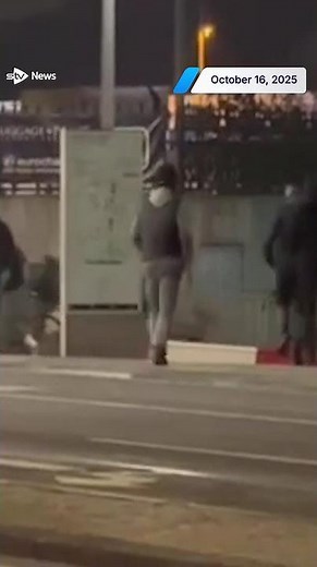 Masked gangs face off with machetes near Edinburgh Waverley Station #Scotland #Crime #News