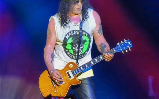 超近距离！Slash2024巡演惊喜枪花歌曲横空出世乱杀《Bad apples》！！硬摇滚炸裂嗓贝斯手Todd高亢演绎！