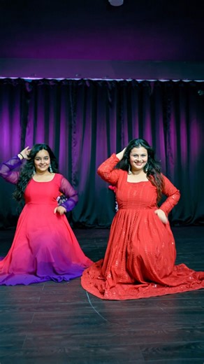 Arpita Dubey | Dancer on Instagram: "Main Vari Vari✨ Love dancing with @ayushi_bajaj6 ❤️🌻 🧠 : @abhibhavan_by_arpita 📍 : @the_naach_den 🎥 : @rishuakshay #explore #mangalpandey #varivari #ranimukherjee #explorepage #dancerlife #trending #foryou #dancer #dancereels #bollywood #fyp #semiclassical"