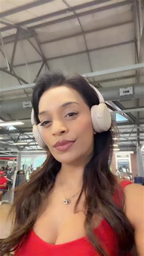 It’s almost Festive season!!! Let’s go girls! Easy full body workout! 12 reps, 3 rounds You got this💪🏼 #gym #workout #fullbodyworkouts | Resh Naidoo