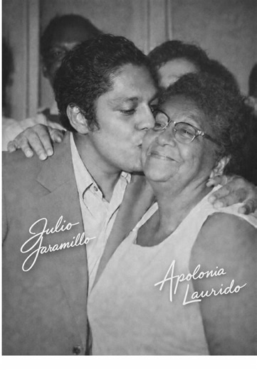 Julio Jaramillo y su madre ❤️ Un momento íntimo que revela el lado más humano del ídolo de la música latina. La voz eterna del bolero, el pasillo y la música romántica latinoamericana, siempre ligado a sus raíces y a su mamá. #JulioJaramillo #Musica #Mama #Colombia #Ecuador