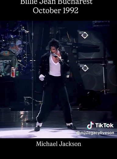 Live Performance of Billie Jean by Michael Jackson