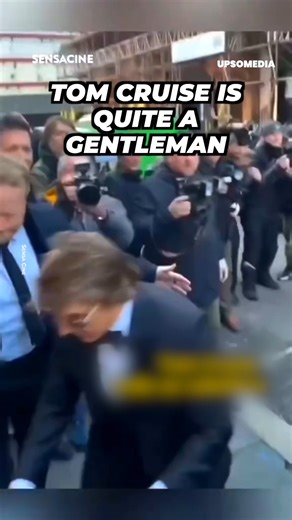 Most celebrities don't care about paparazzi because they're fed up with them. But Tom Cruise proved to be different. When he saw a photographer in trouble, he didn't hesitate to go help him ❤️ | Celebrities