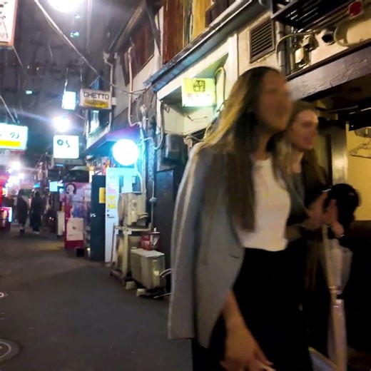 Tokyo Shinjuku 👍 Backstreets 💖 Break Time #shorts 💖