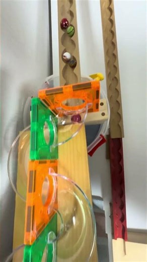 Marble runs have a wonderfully relaxing effect⭐The wooden slope is rolling②