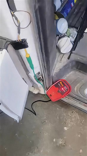 Automotive wiring issues don’t have to be time-consuming. In this real-world demo, @jaschalindesmith uses the Power Probe ECT3000 Open/Short Finder to troubleshoot a faulty door lock circuit. With the ECT3000, he was able to: -Locate a short near the seatbelt assembly -Test signal continuity on the door lock actuator wires -Pinpoint the exact location of the fault The result: a faster, more accurate diagnostic process with less guesswork. 📹 Watch the full video on Jascha’s YouTube channel → htt