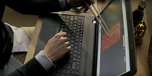 89K views · 2K reactions | Convierte cualquier portátil en un ordenador con pantalla táctil con este magnífico gadget. | Computer Hoy | Facebook