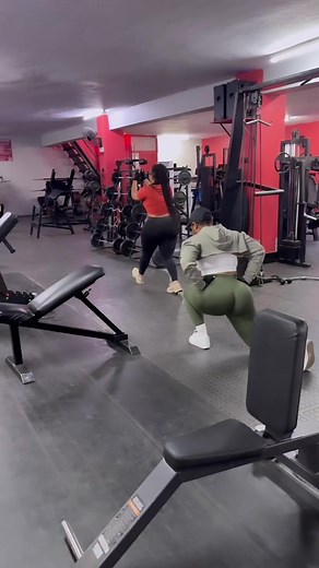 Lets get this booty! Leg Day is definitely the hardest day of the week 😭😂