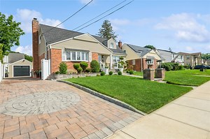 48 Margaret Dr, Valley Stream, NY 11580 - MLS 891824 - Coldwell Banker