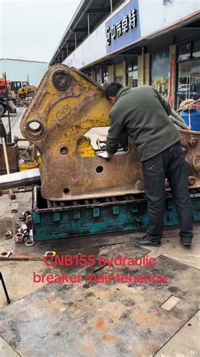 CNB155 hydraulic breaker maintenance;2300kg hydraulic breakers#epiroc #eddie #rockhammer #hydraulicbreaker #breakerhammer #hydraulichammer #rammer
